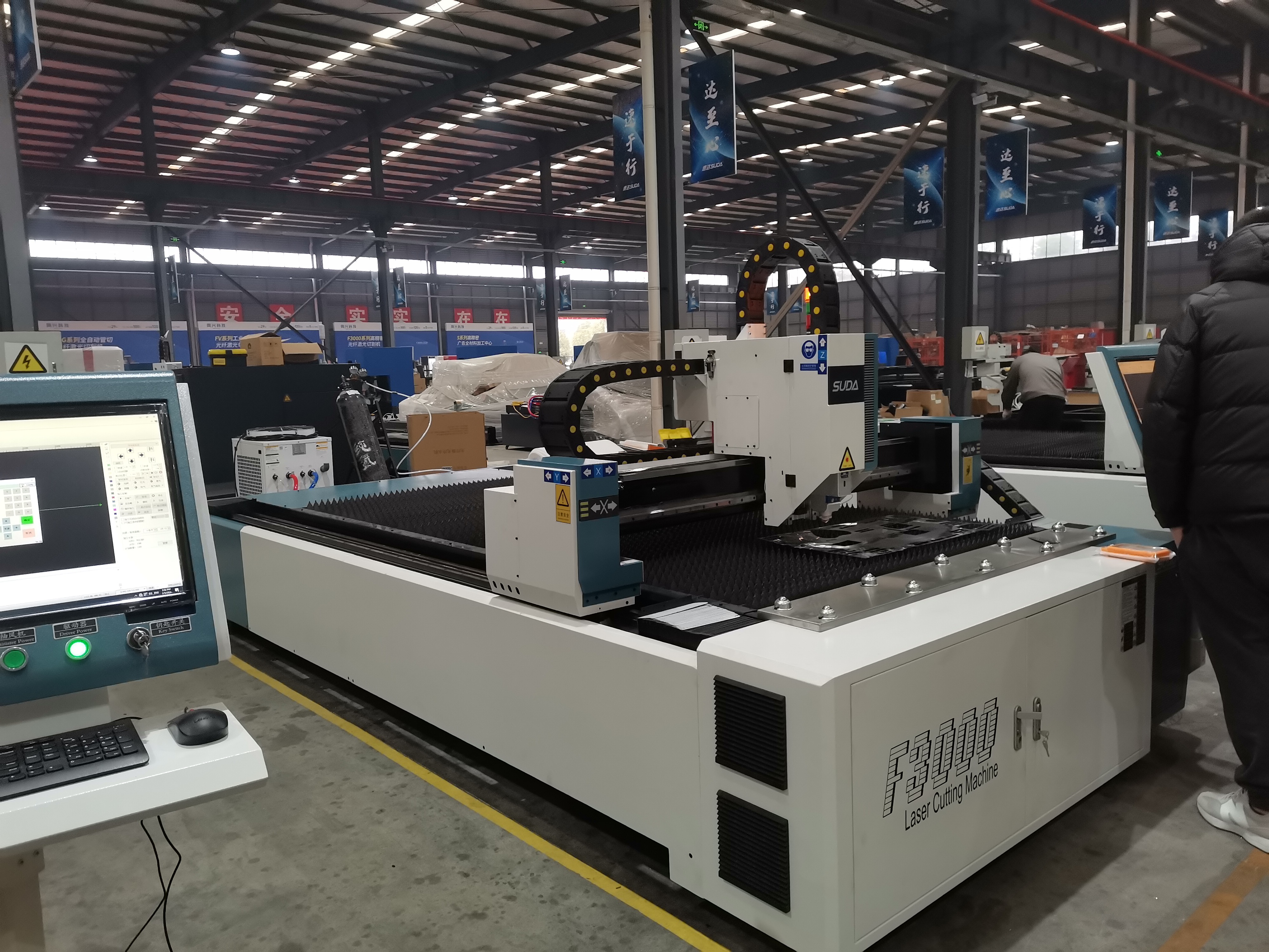 SUDA F3000 Professional 3000W 3-Axis Fiber Laser CNC Machine Water-Cooled Automotive Body Panels Metal Cutting AI LAS BMP Cypcut