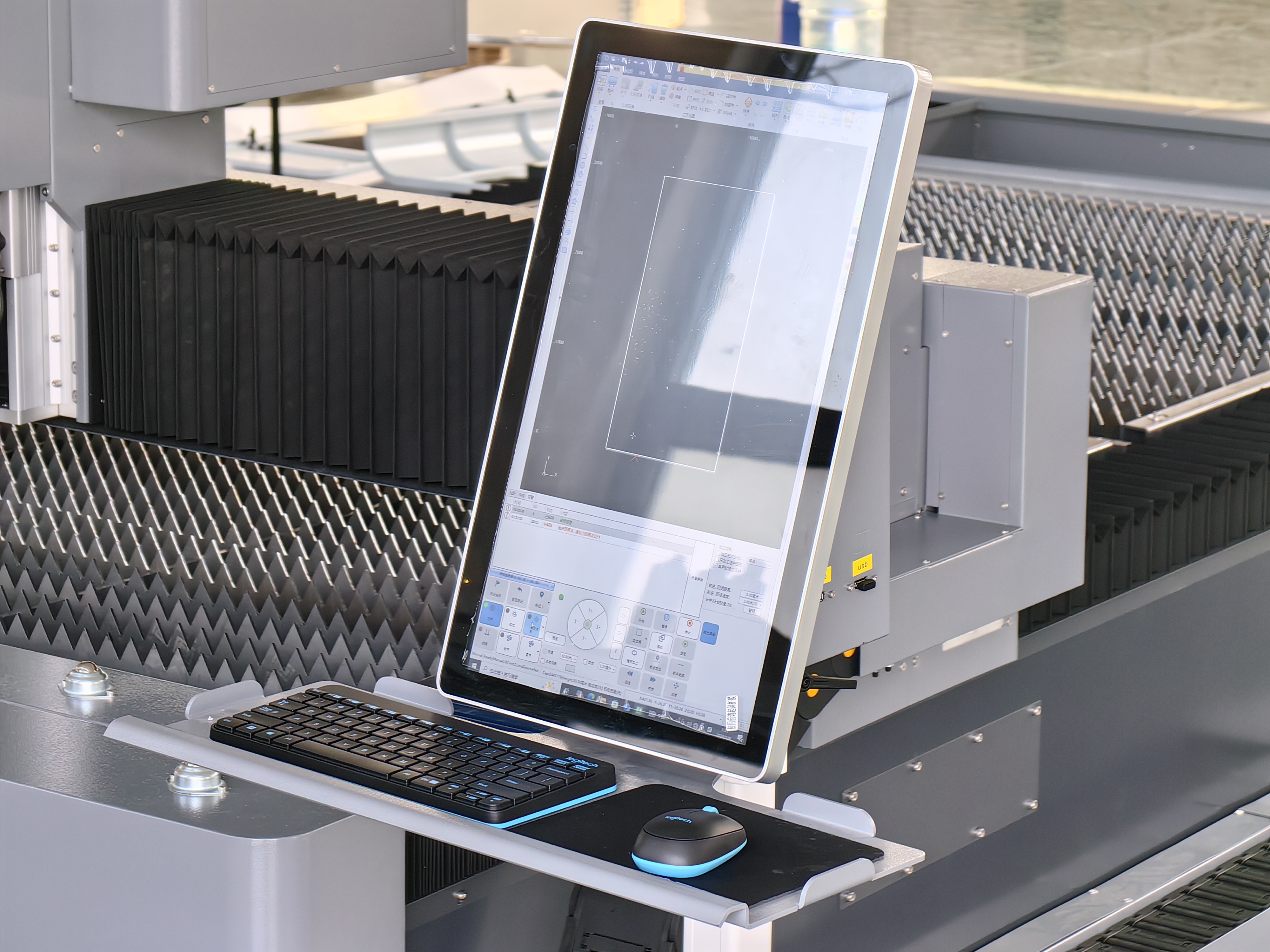 Industrial 3015 Fiber Laser Cutting Machine, 1500W-6000W CNC Metal Plate Laser Cutter For Carbon/Stainless Steel