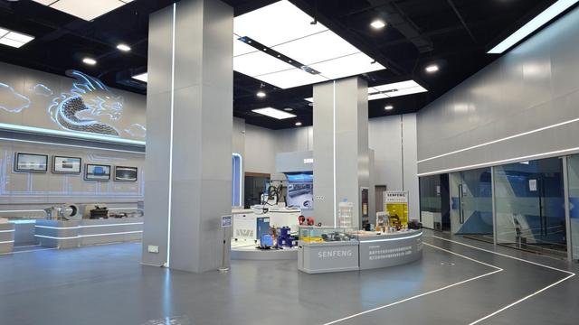 Automated loading and unloading system — laser cutting automation with material handling robots