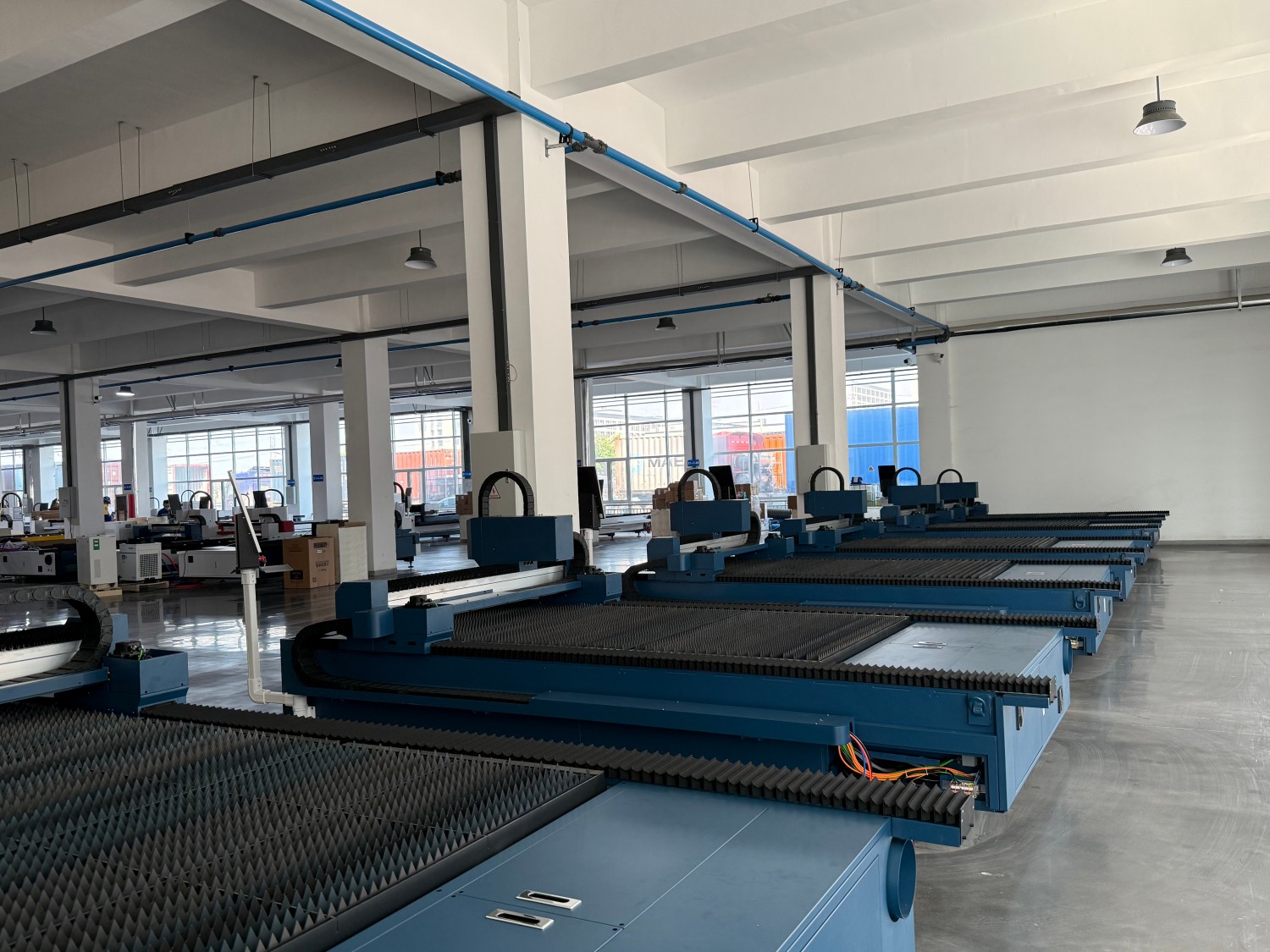 FEILIKE 3015 Smart Automatic Nesting Fiber Laser Cutting Machine 3000W Laser Cutter for Stainless Steel Sheet Metal
