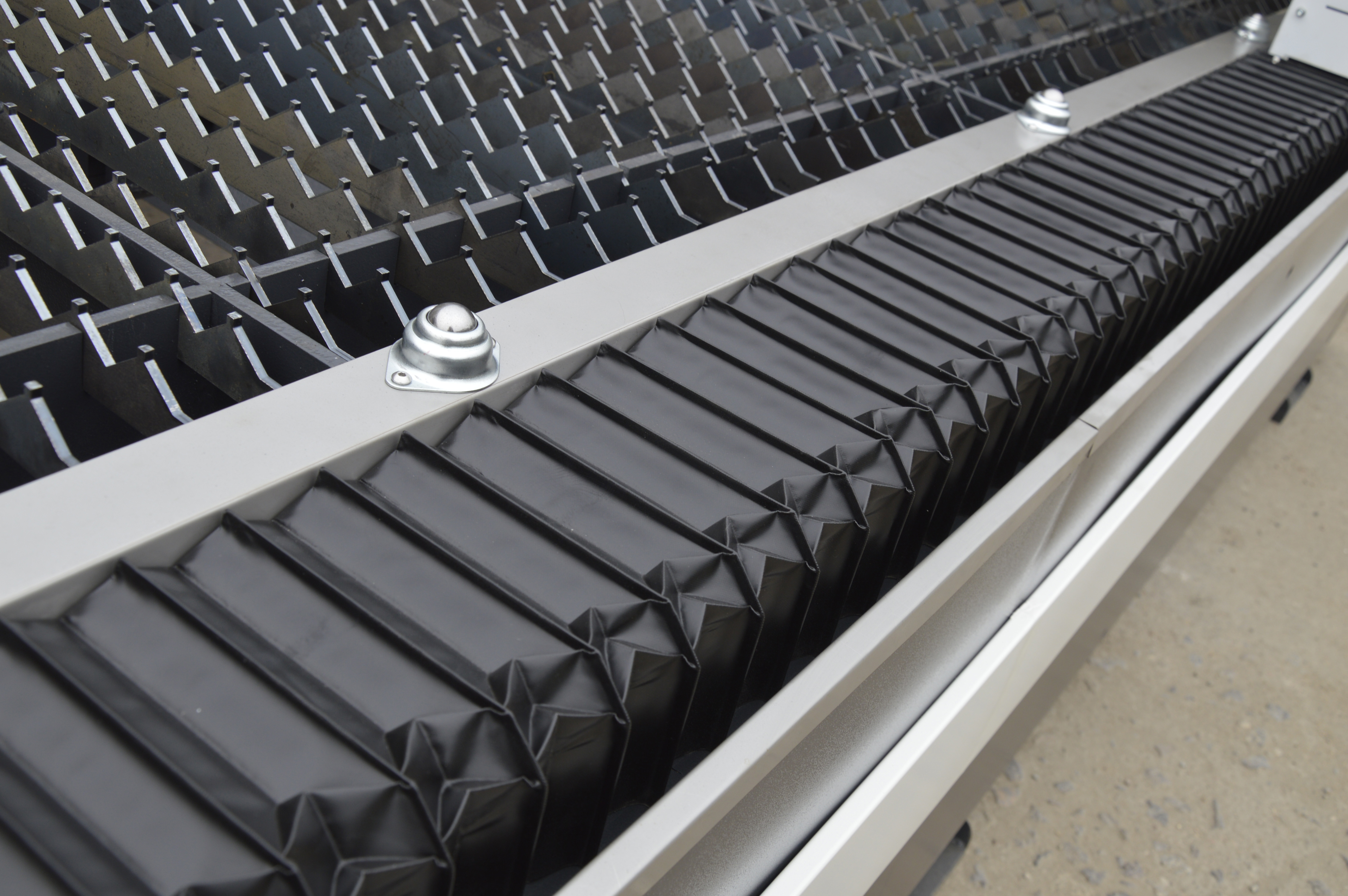 10% OFF 6000W Ultra-Large Format Fiber Laser Cutting Machine for Automotive Manufacturing