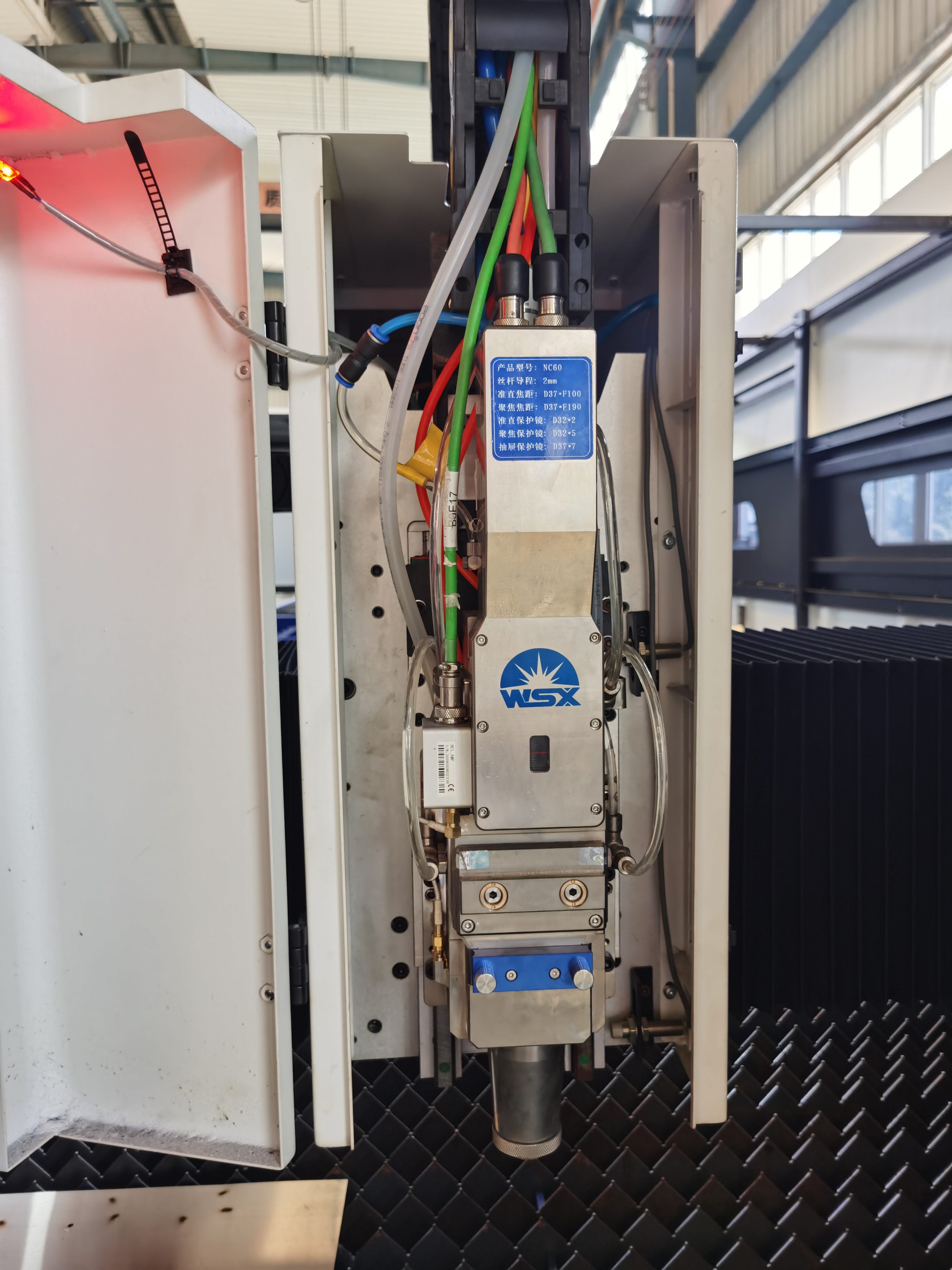 Fully Enclosed CNC Fiber Laser Cutting Machine with High Precision Hiwin &amp; Cypcut Control for Industrial Use