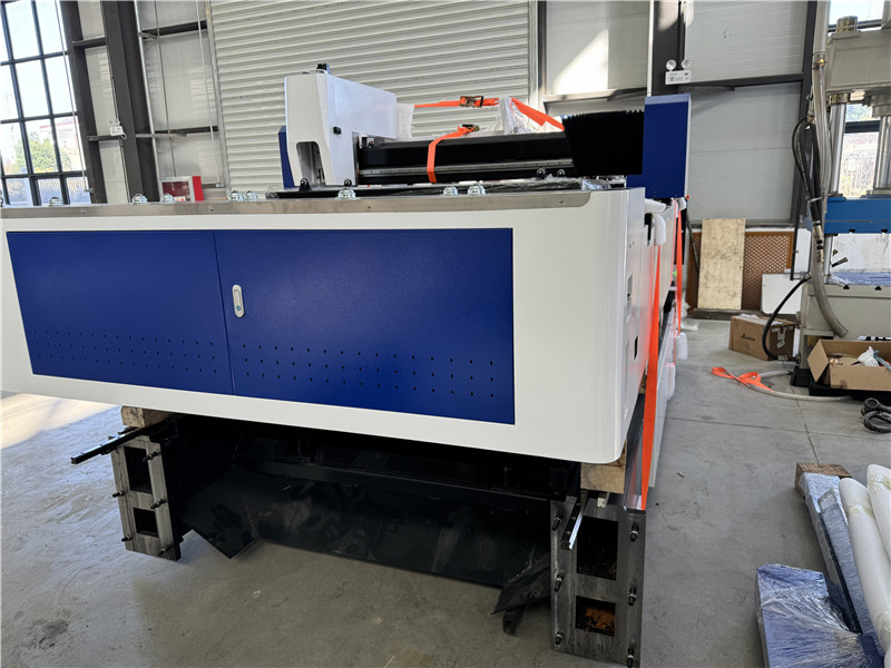 3015 Lf3015e Cheap Price Mild Stainless Steel Iron Aluminum Copper CNC Sheet Metal Tube Pipe Automatic Electric Fiber Laser Cutting