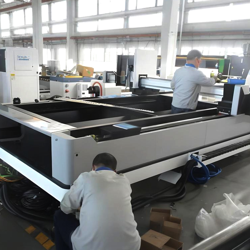 Best Selling 1.5Kw 3Kw 6Kw Fiber Laser Cutting Machines CNC Control Automatic Cypcut Brand on Sale