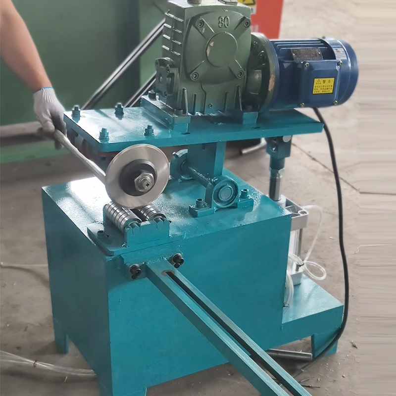 High Precision CNC Pipe Cutting Machine Automatic Plasma Laser Tube Cutter for Round Square Metal Pipe Cutting