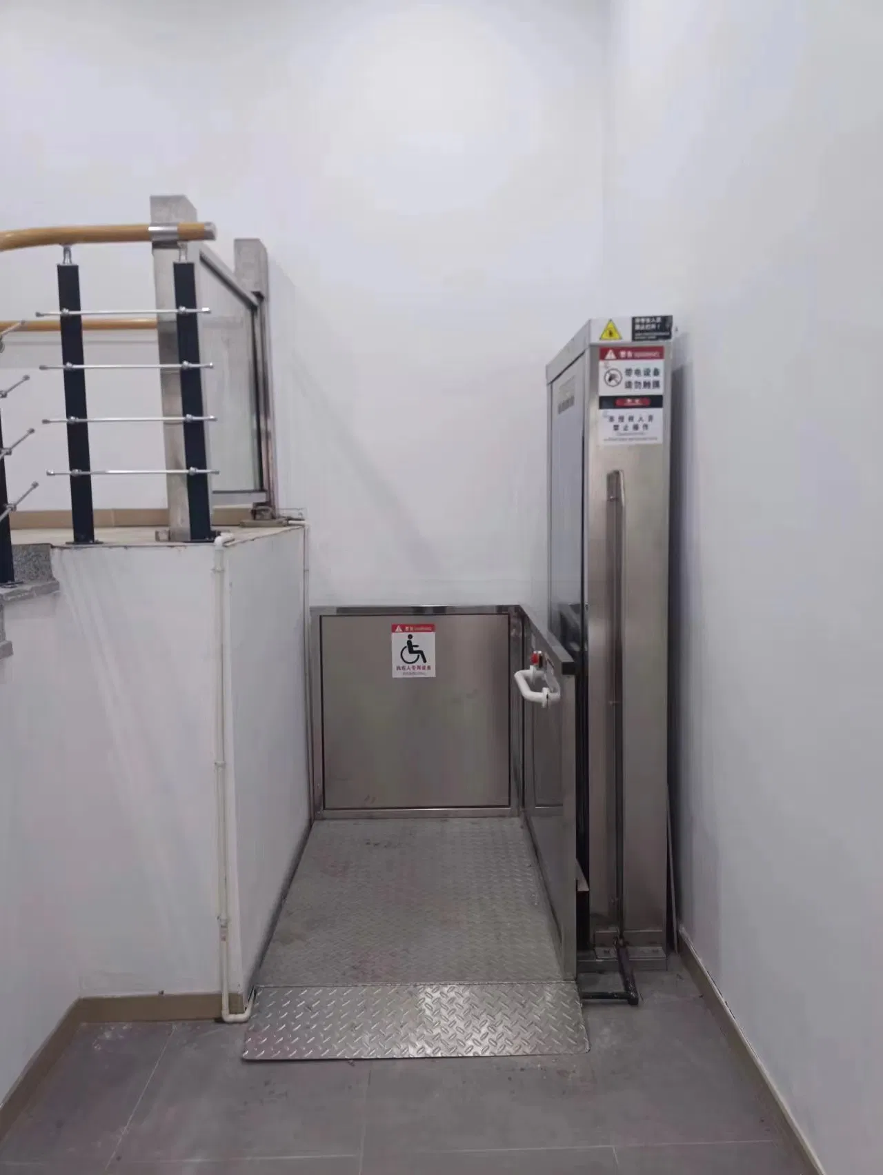 Hydraulic Driven Vertical Disabled Wheelchair Lift