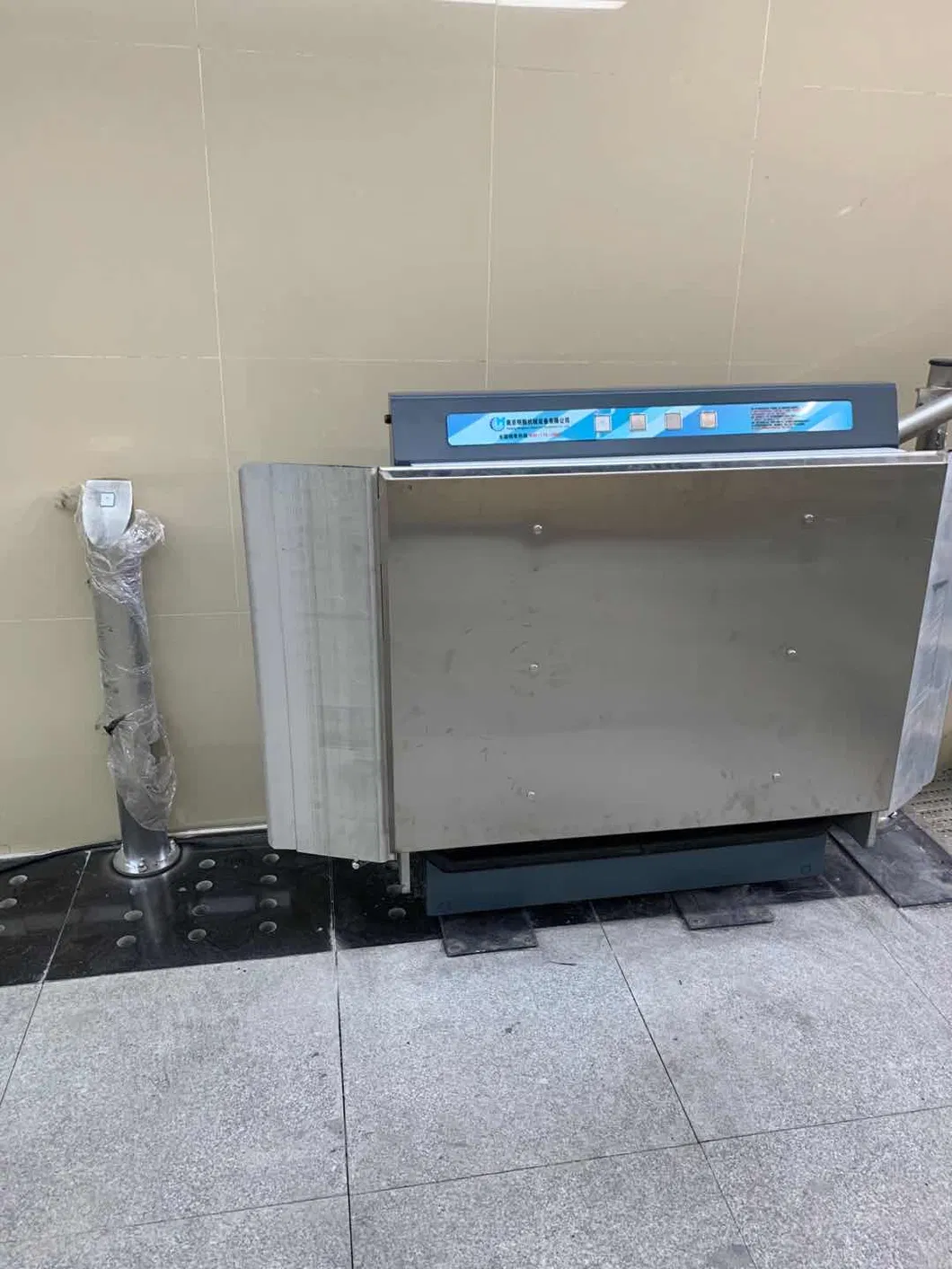 Inclined Platform Lift 1