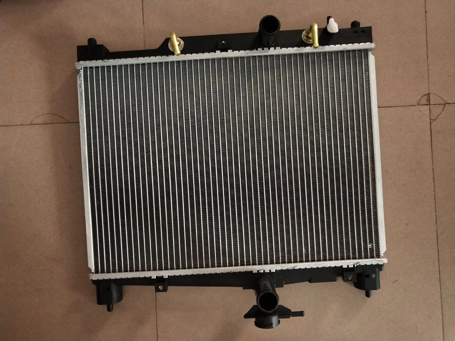 Durable High-Performance Aluminum Plastic Radiator for Noah Vehicles
