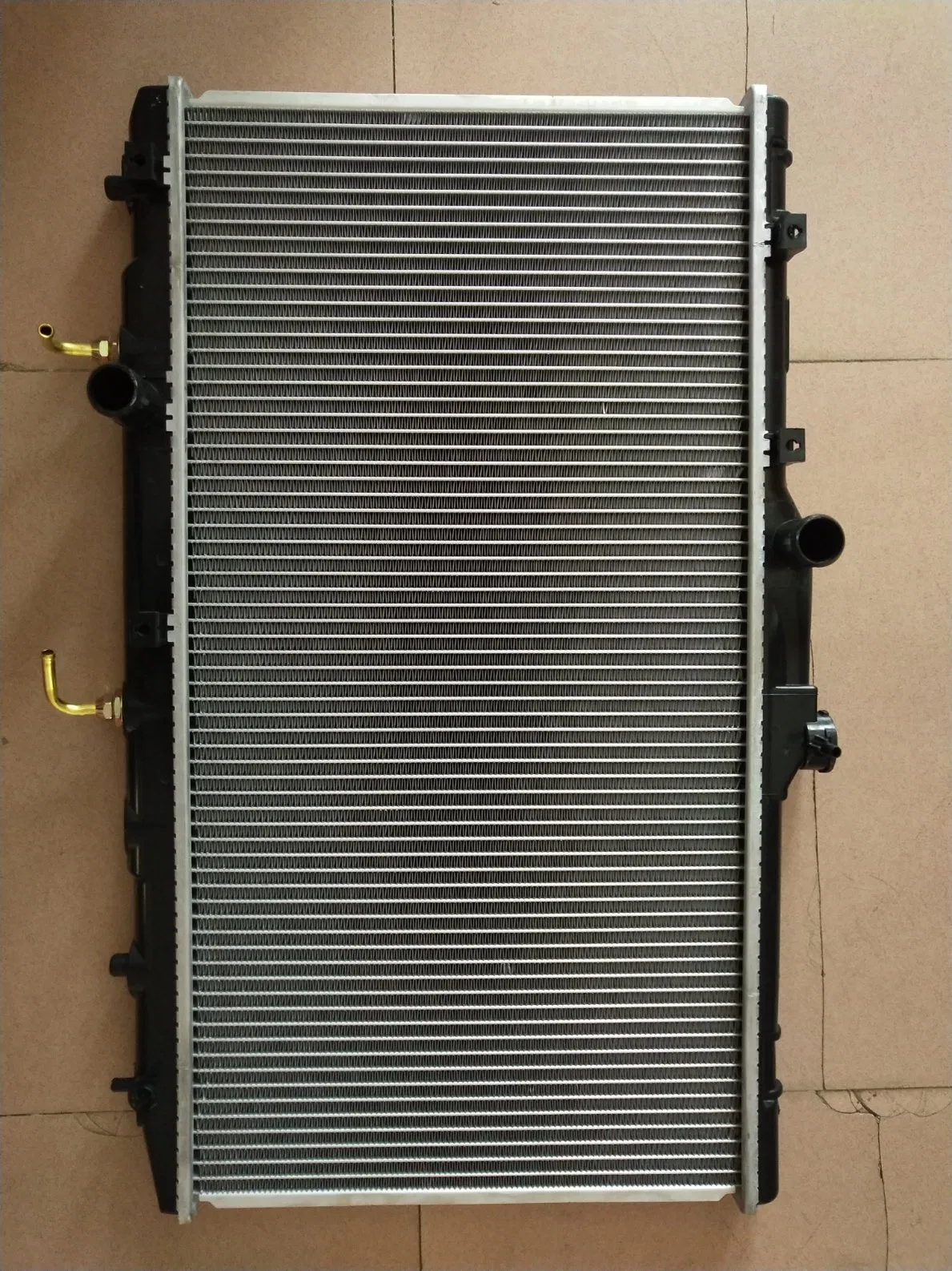 Durable High-Performance Aluminum Plastic Radiator for Noah Vehicles