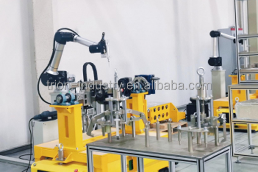 Automatic gluing robot