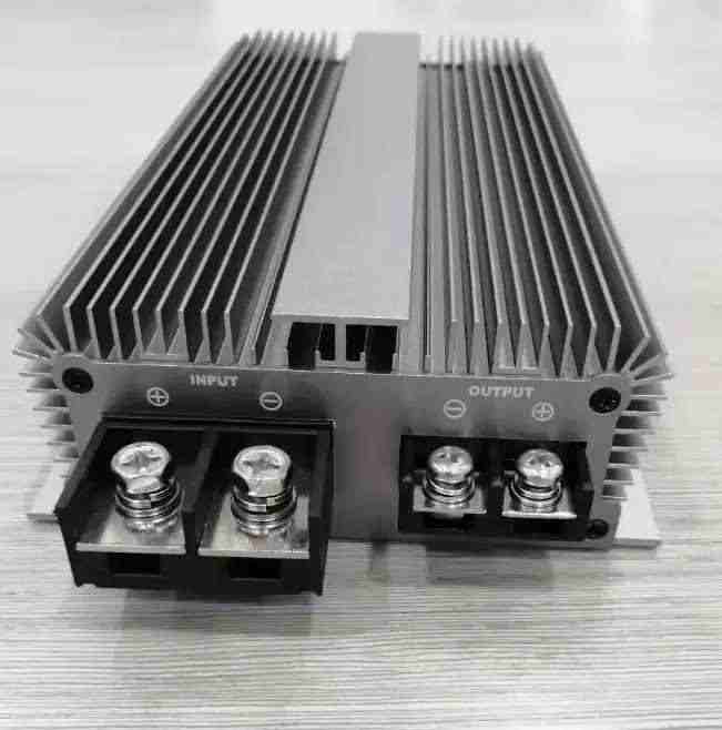 Factory Price Xie Guan 24V 12V 50A DC/DC Converter CE Approved Step Buck Single Output Aluminum 96% Efficiency Wide Range Silver