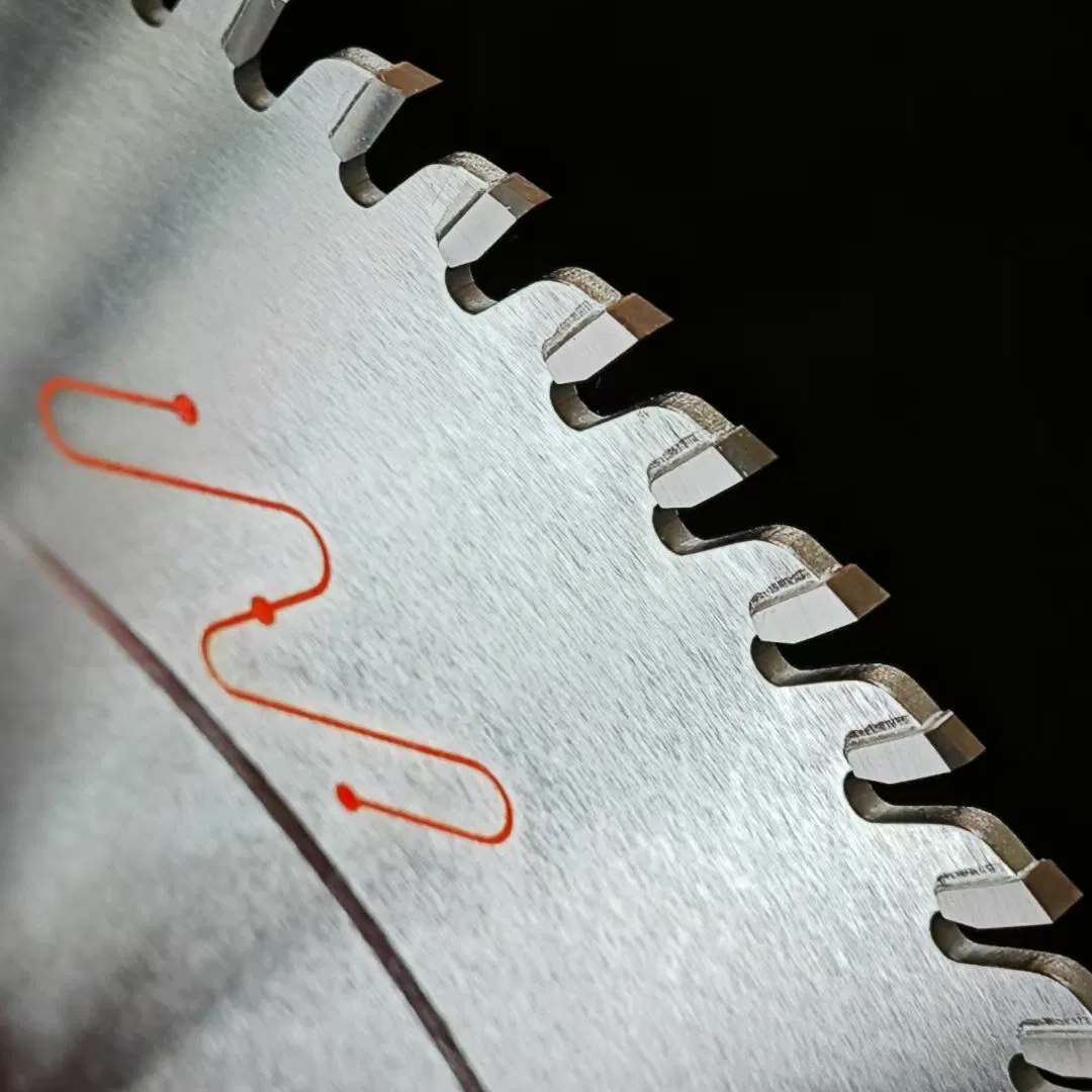 Heat-Resistant Circular Blade Cutting Hardwood and Softwood