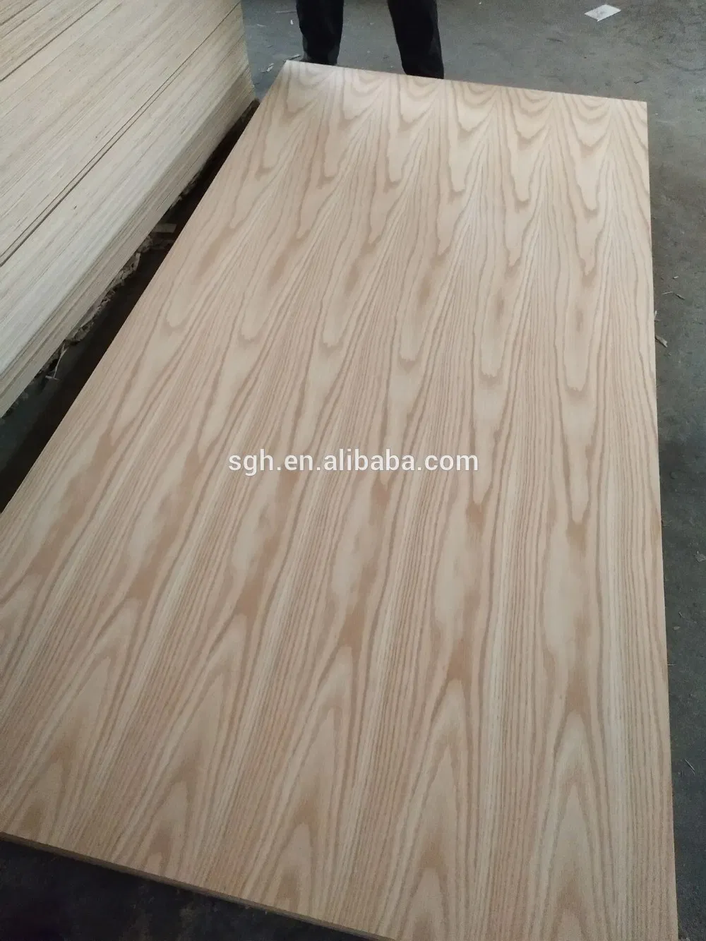 1220X2440mm Plywood Board E1 Glue Poplar Core and Hardwood Core 2 Times Hot Pressed for Furniture