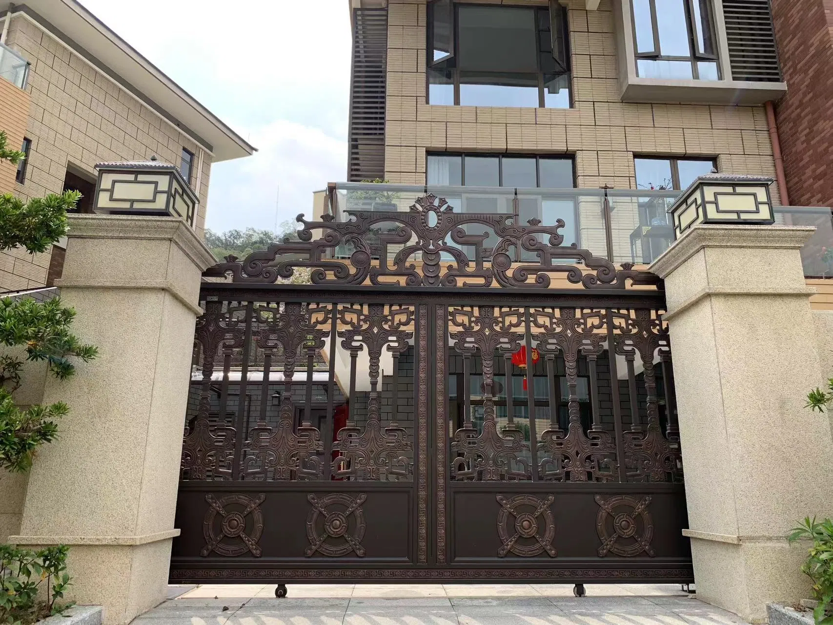 Chinese Traditional Aluminum Sliding Automatic Gate House Motorized Patio Entrance Door