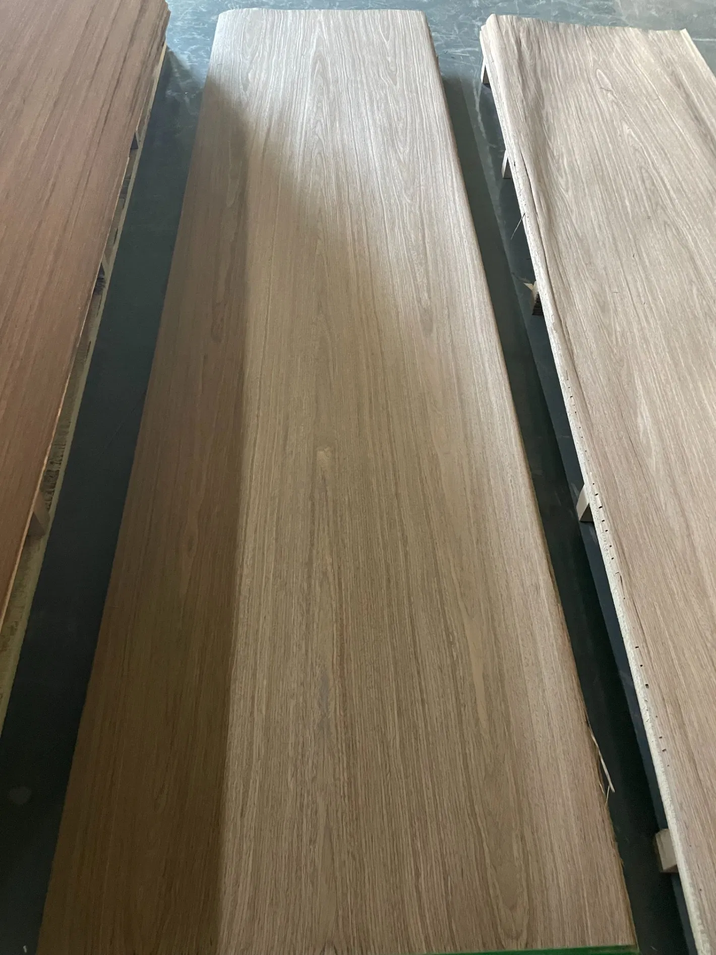 Hot Sale Walnut Engineered Wood Veneer High Quality for Home Decorating