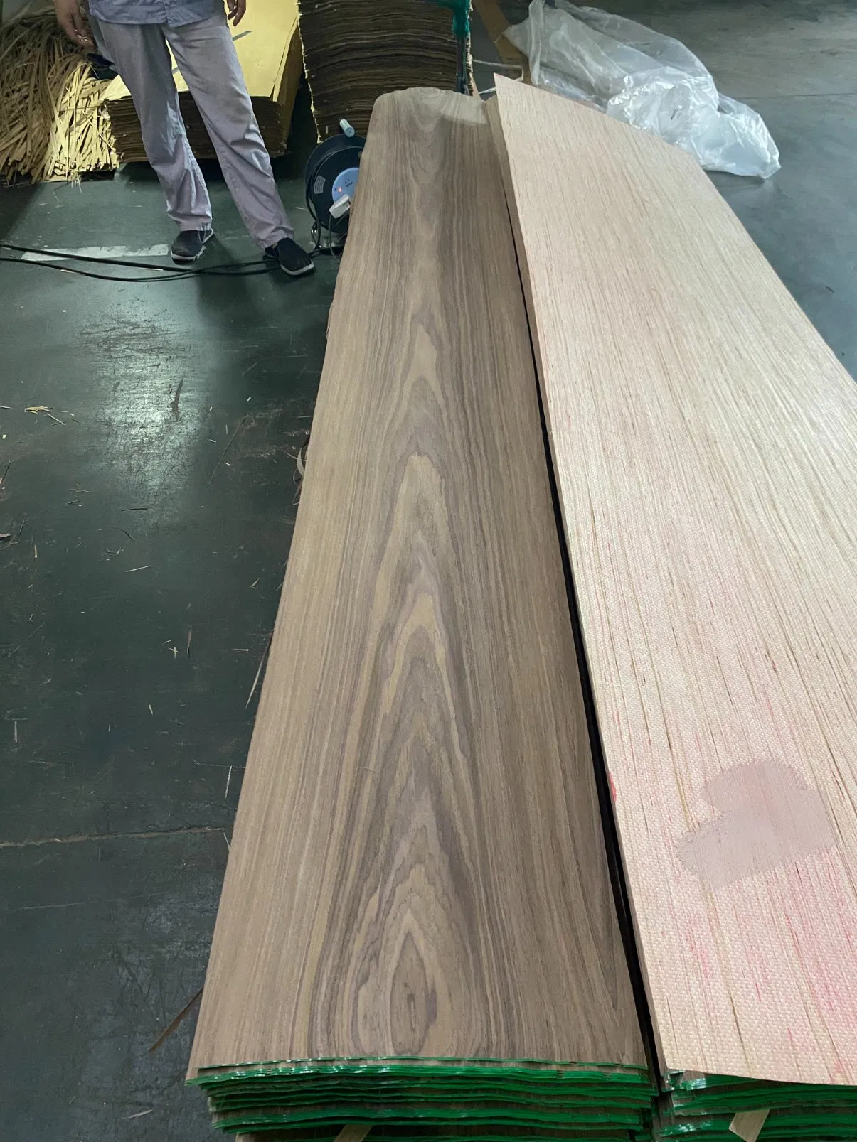 Hot Sale Walnut Engineered Wood Veneer High Quality for Home Decorating