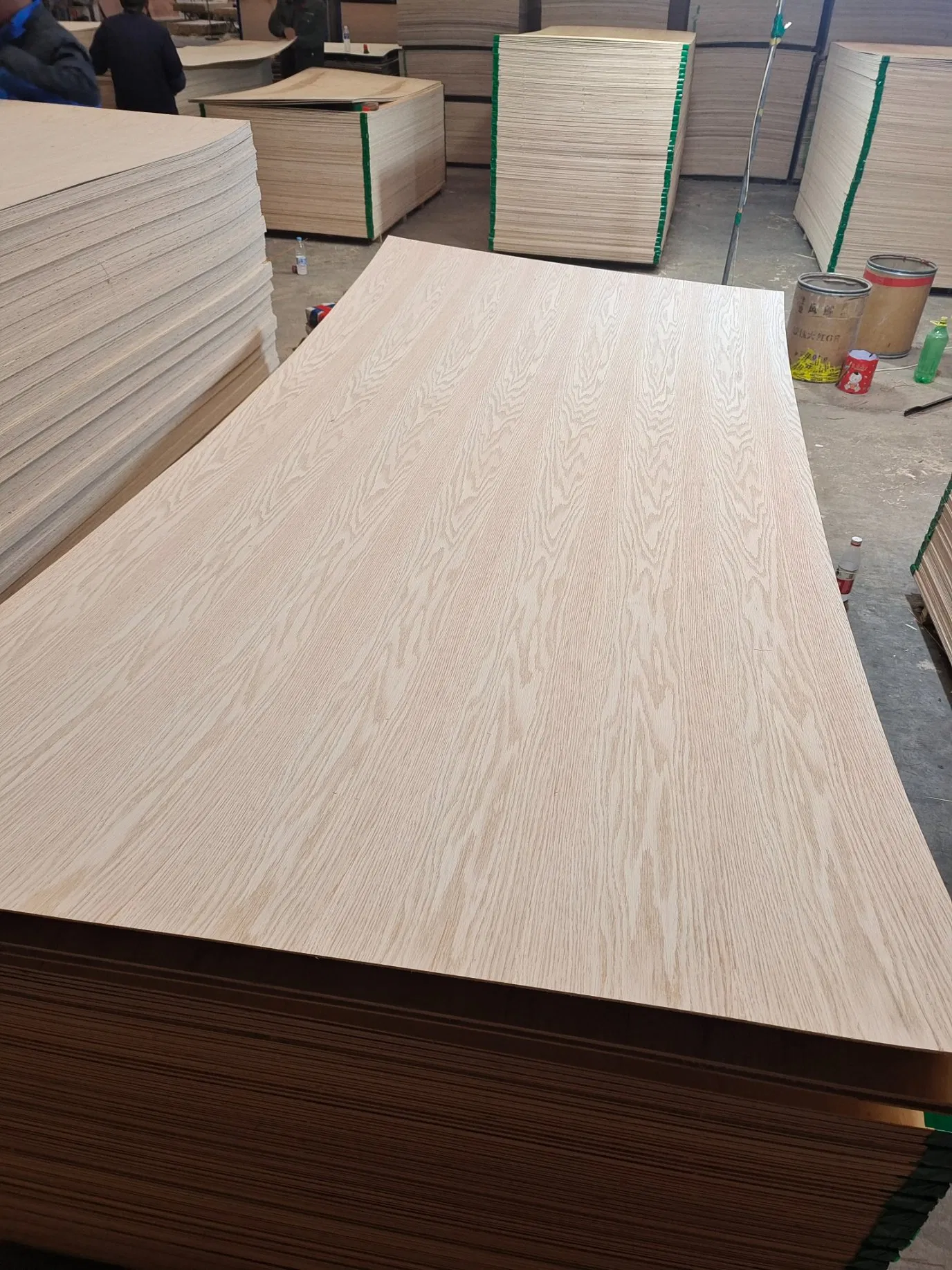 1220X2440mm Plywood Board E1 Glue Poplar Core and Hardwood Core 2 Times Hot Pressed for Furniture