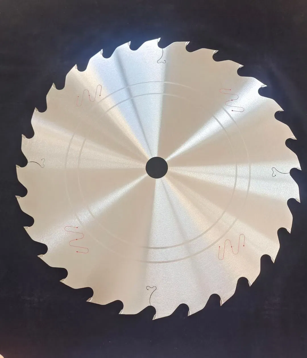 Heat-Resistant Circular Blade Cutting Hardwood and Softwood