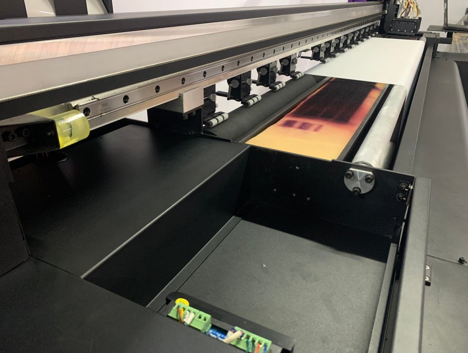 Yinghe Manufacturer Heavy Duty 2m with 4PCS I3200 Printhead Digital Fabric Textile Flag Roll to Roll Sublimation Printer Fabric Printer