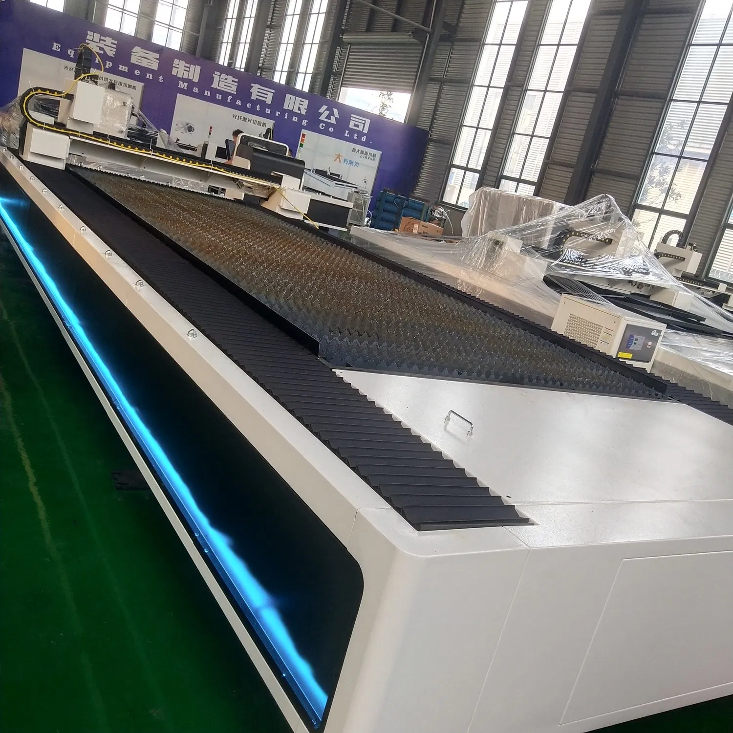 1500W 3015 CNC Sheet Metal Plate Fiber Laser Cutting Machine