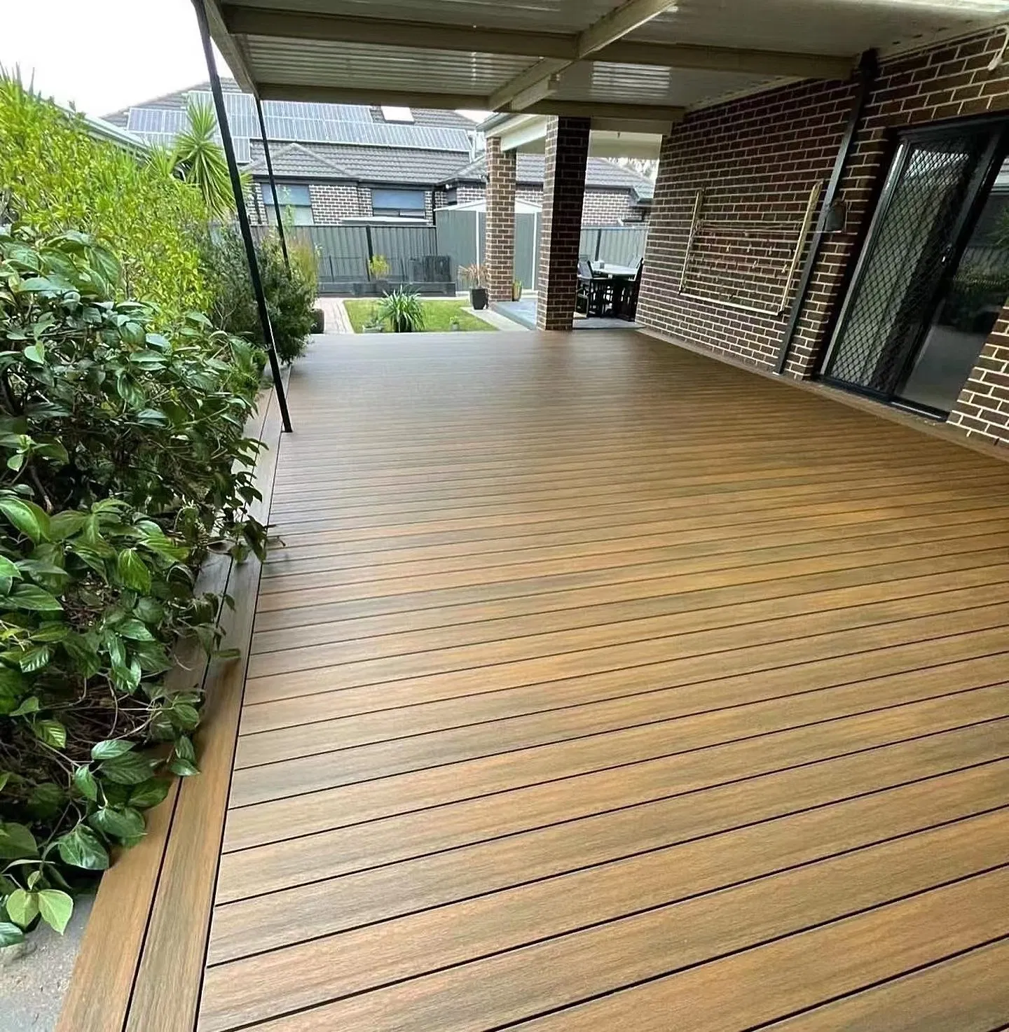 360 Degree Full PE Shield Capped WPC Solid Wood Plastic Composite Decking for Exterior