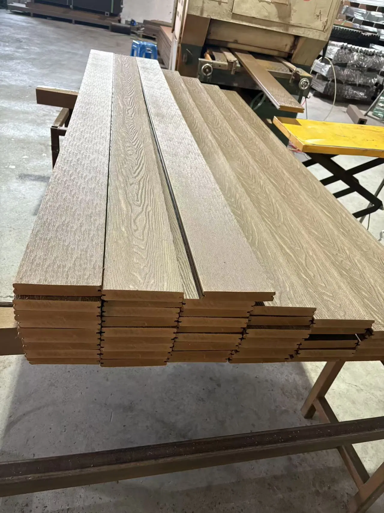 Ocox Hollow/Solid WPC Outdoor Decking Wood Plastic Composite Decking Waterproof Fireproof UV Resistance Easy Installation for Outdoor Landscaping