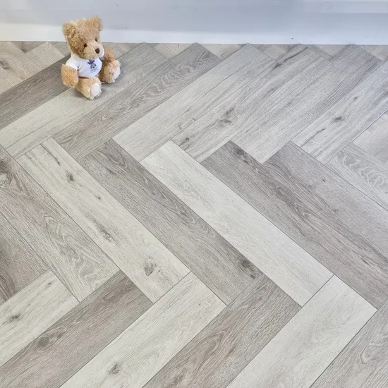 Embossed Wholesale Home Decor HDF/MDF 8mm-12mm AC1-AC5 Waterproof Herringbone Oak Piso Laminado Engineered Parquet/Wooden Floor Laminate Flooring Tile /Tiles