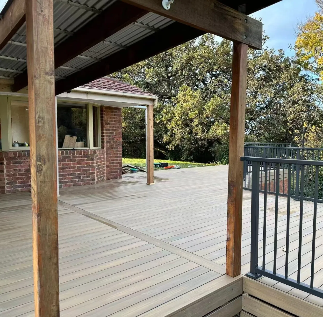 360 Degree Full PE Shield Capped WPC Solid Wood Plastic Composite Decking for Exterior