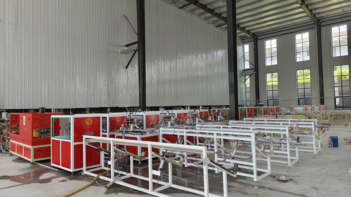 Advanced extruding stage in Regit Decor production line