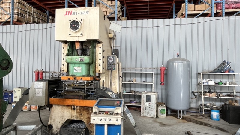 Processing stage for decor panels at Regit Decor