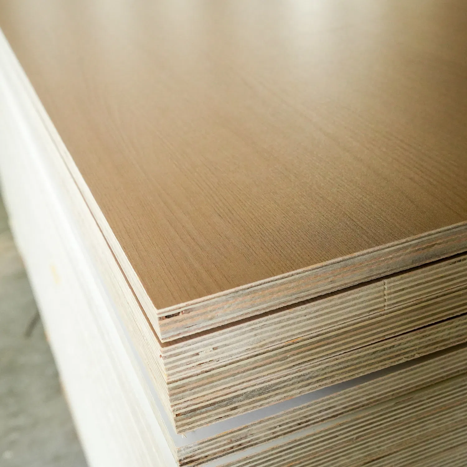 1220*2440mm 5-25mm Film Faced Marine Birch Commercial Melamine Laminated Plywood