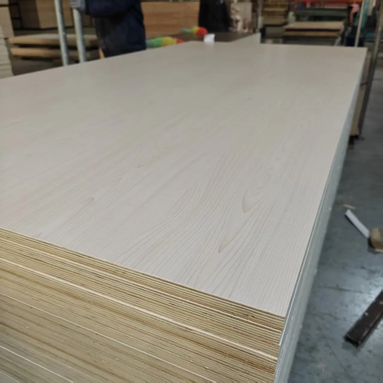 High-Gloss Waterproof Plywood Okume Hardwood Decorative Veneered Melamine Plywood
