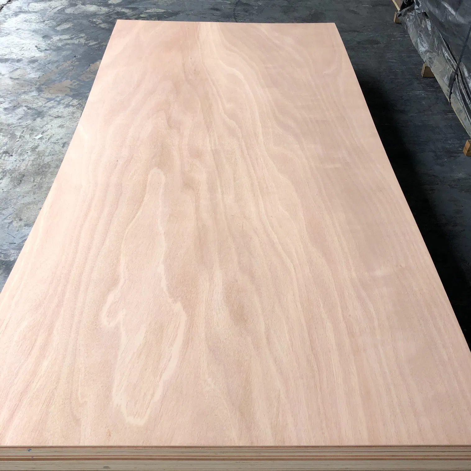 Okoume Plywood E0 Glue Eco-Friendly Furniture Grade Factory Sale Directly