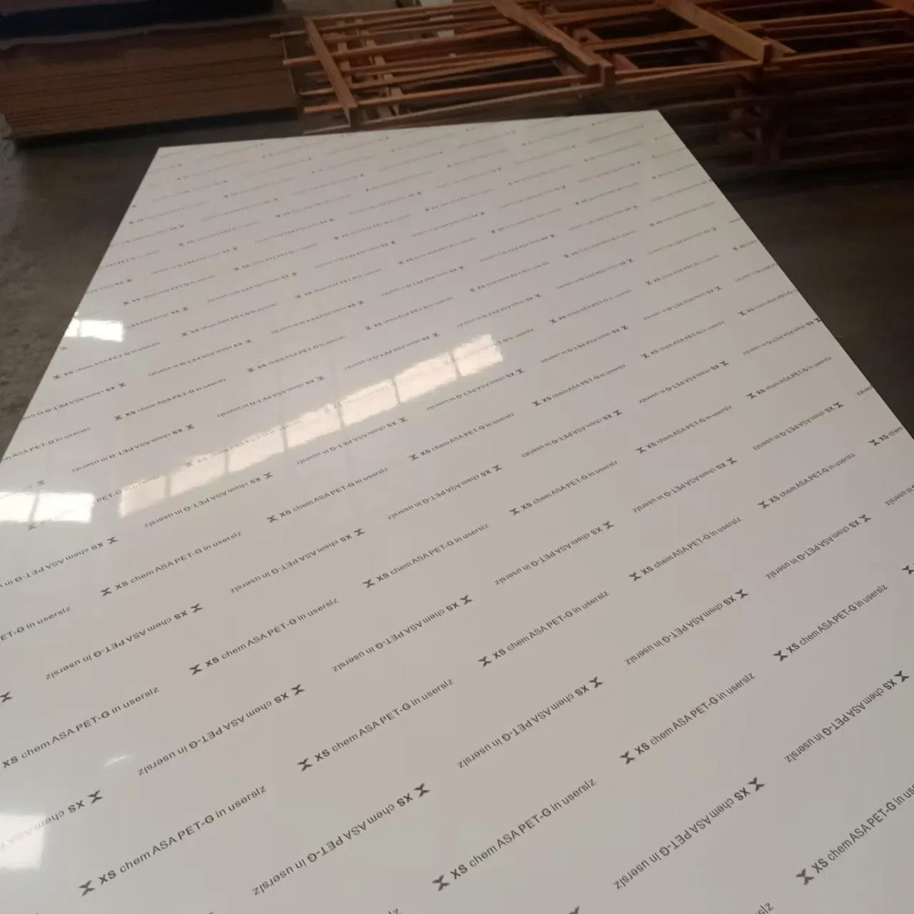 High Grade Pet Laminated Plywood with High Glossy Finish for Furniture Produce