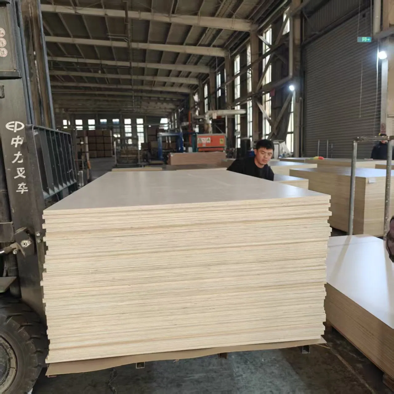 Hot Sale Durable Home Furniture 18mm Decorative Faced Beech Veneered Melamine Plywood