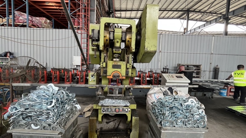 Open-type Inclinable Press used in Regit Decor production