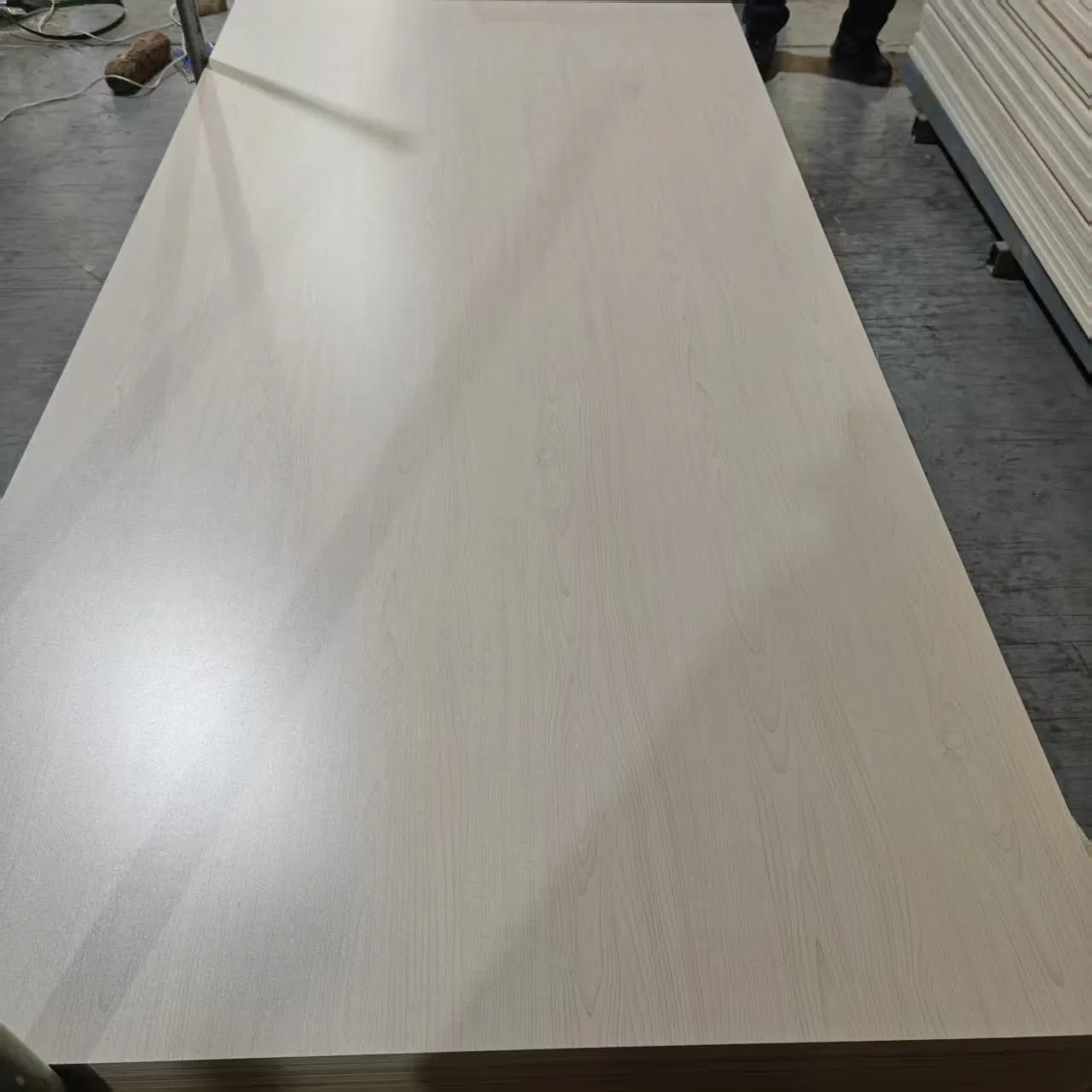 High-Gloss Waterproof Plywood Okume Hardwood Decorative Veneered Melamine Plywood