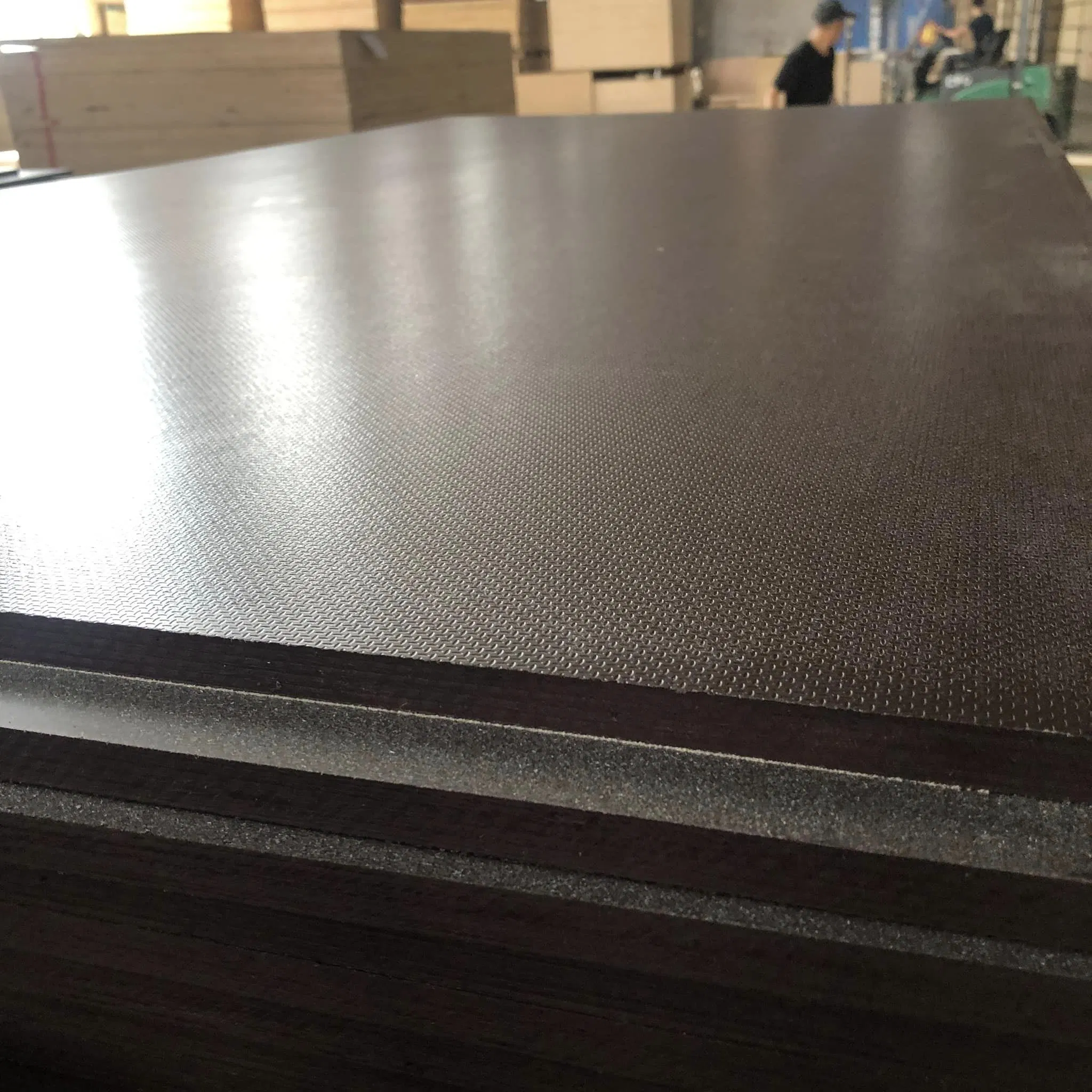 Wiremeshed Anti-Slip 12mm 18mm 21mm Film Faced Plywood for Construction Formwork