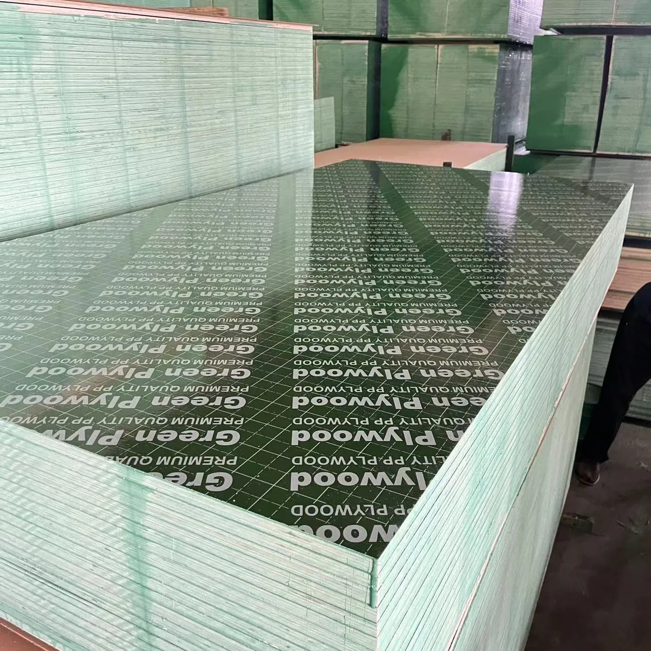 18mm Marine Plywood Board Hardwood Film Faced Concrete Formwork Panel Plywood for America