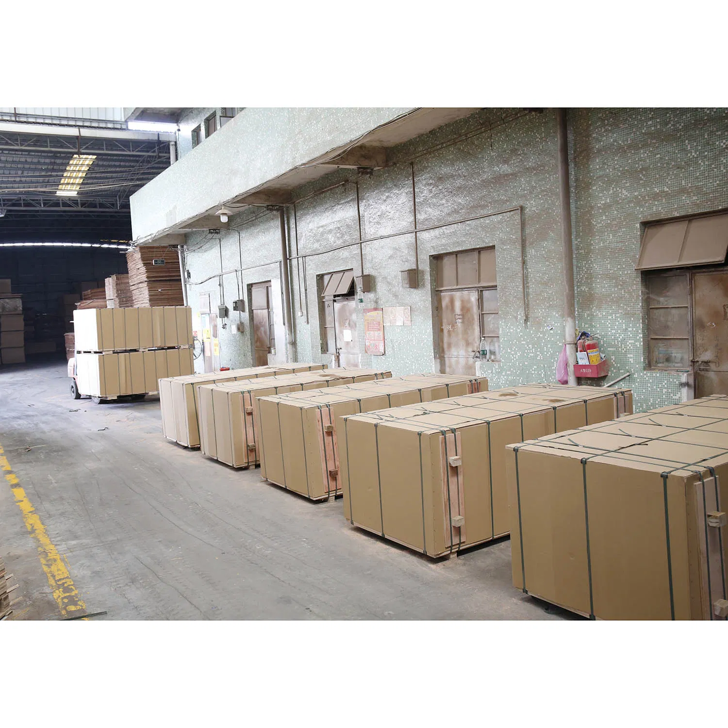 100% Okoume Veneer E0 Commercial Furniture Biz Standard Film Faced Birch Plywood 1220×2440×18mm