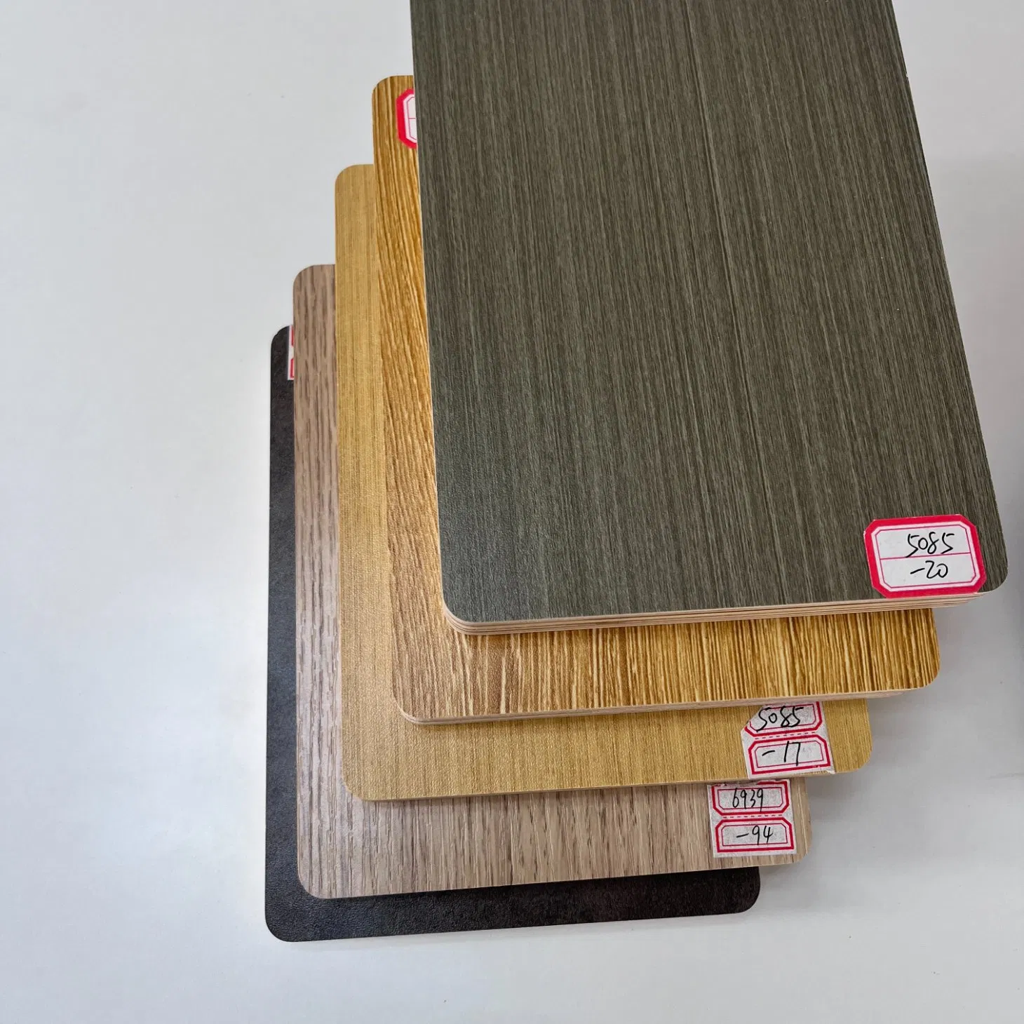 China Manufacturer Fire-Retardant Melamine Board Plywood for Public Space Furniture