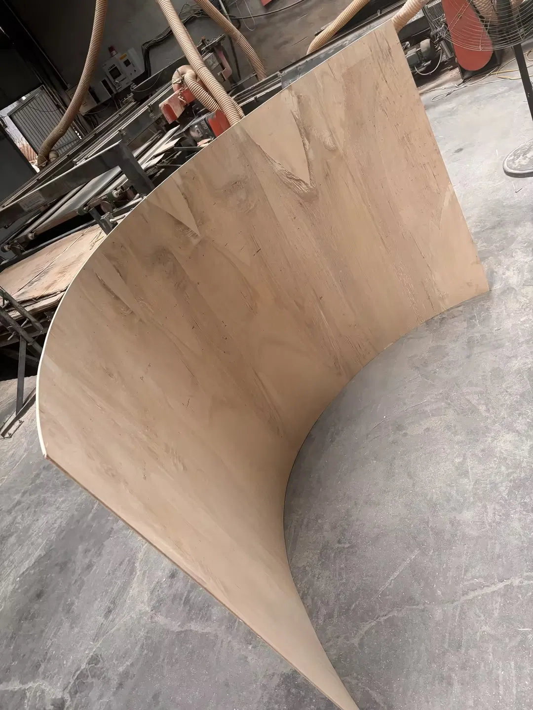 Linyi 2.5mm, 3mm, 4mm, 5m Plywood Flexible Curved Poplar Core Commercial Plywood