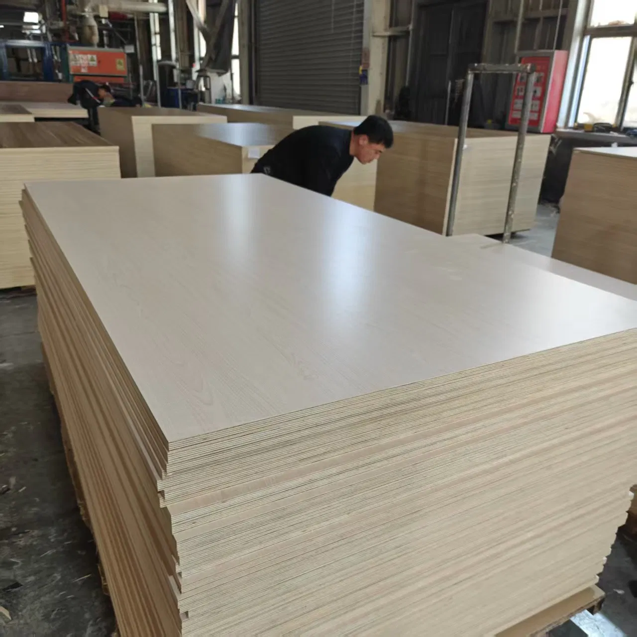 High-Gloss Waterproof Plywood Okume Hardwood Decorative Veneered Melamine Plywood