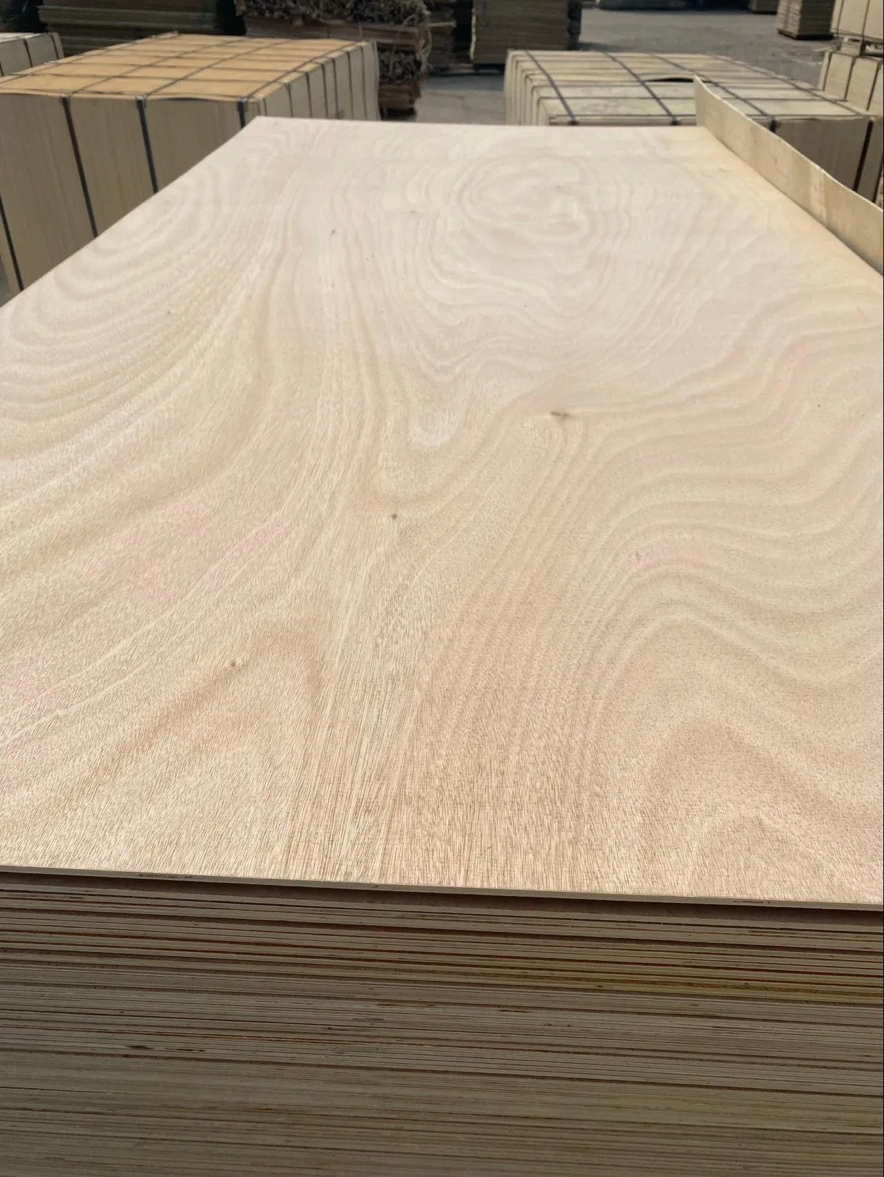 1220*2440*18mm Okoume Bintangor Veneer Commercial Plywood for Furniture