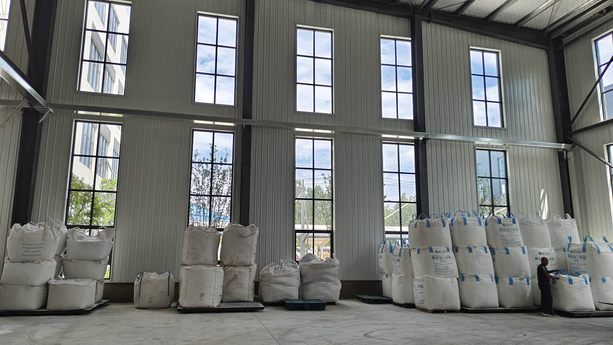 Raw materials sourcing at Regit Decor factory