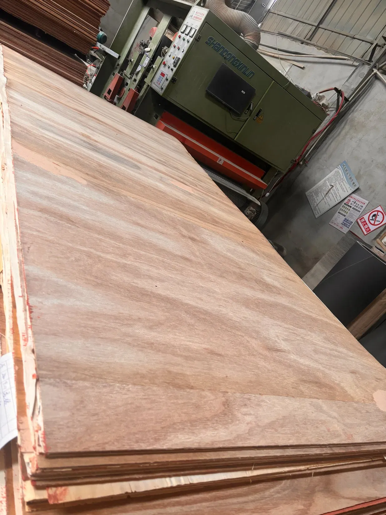 Linyi 2.5mm, 3mm, 4mm, 5m Plywood Flexible Curved Poplar Core Commercial Plywood