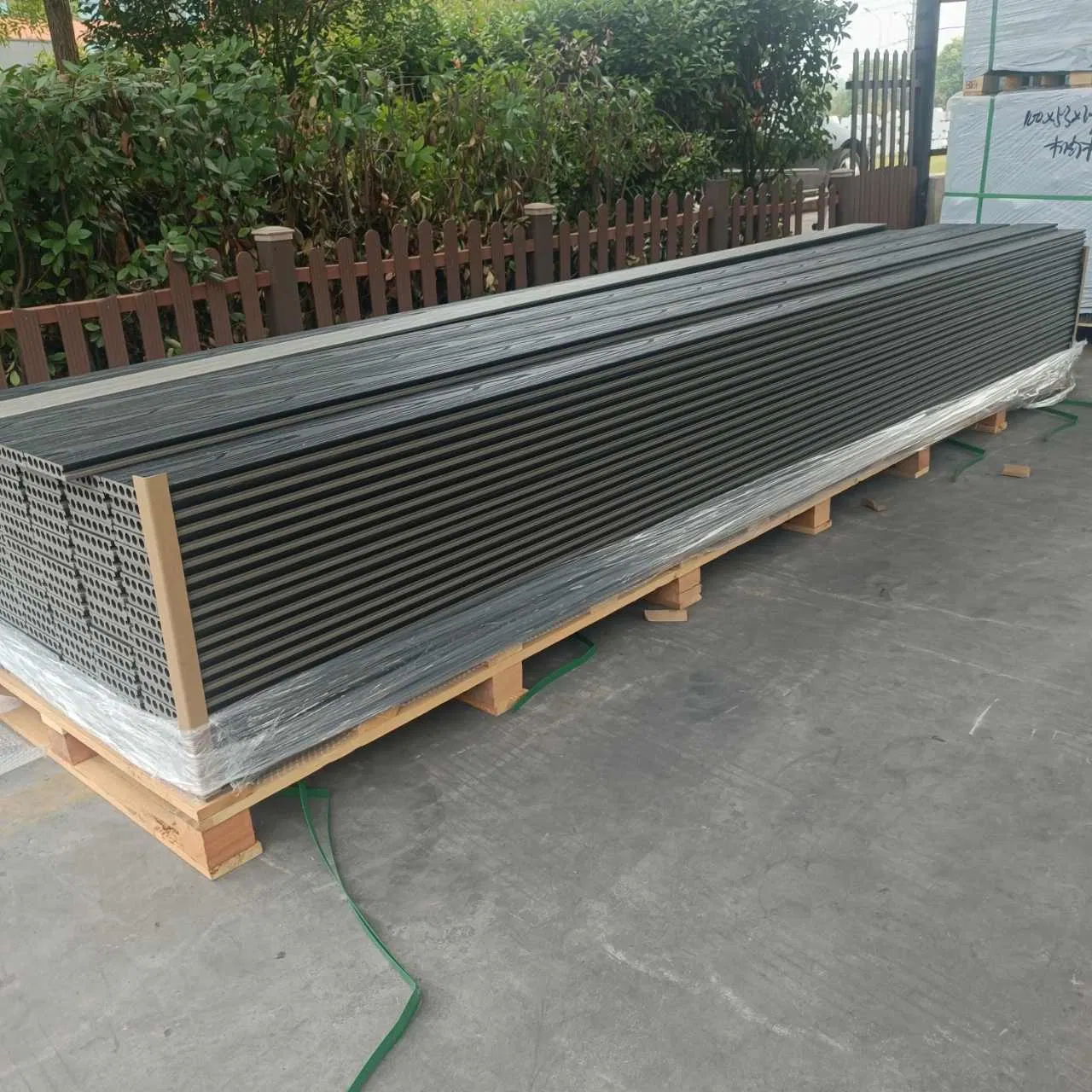 PE Groove Decking 140*25mm Wood Composite WPC Outdoor Decking