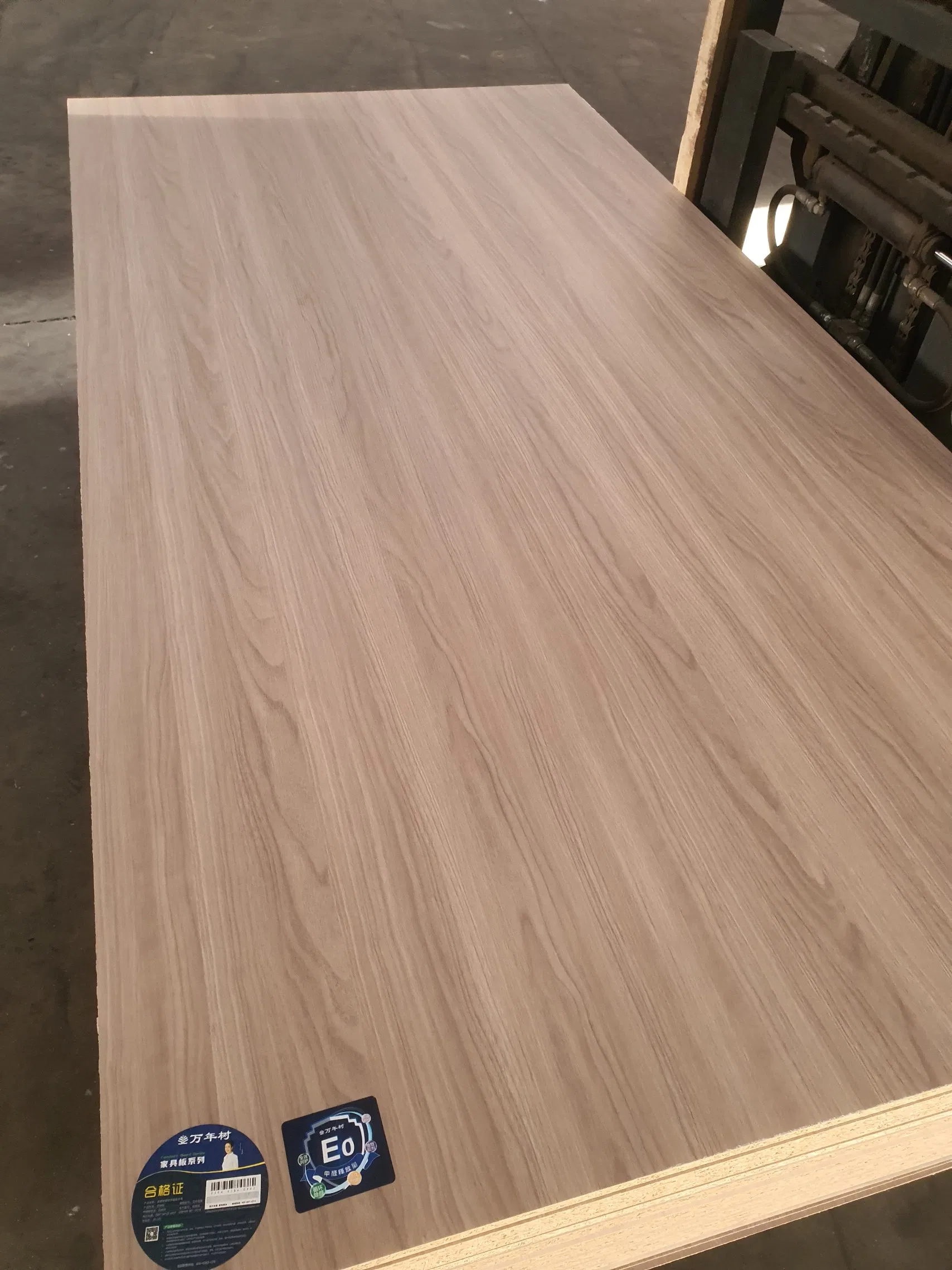 China Factory/Manufacturer Price 15mm 16mm 18mm E0 Grade Birch Core Decorative Laminated MDF/Melamine Board for Faced Wood Particle Chipboard