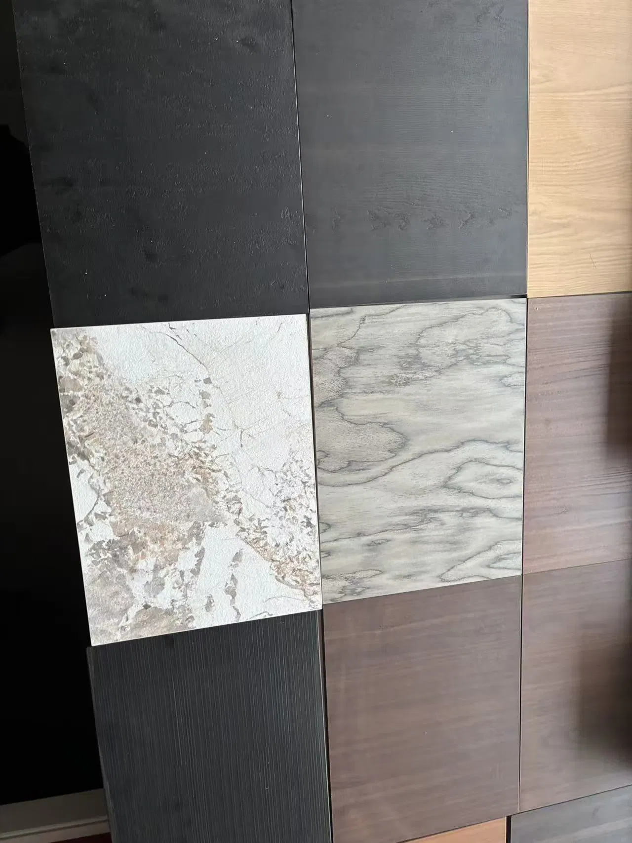 High-Quality 18mm Waterproof Laminated 1220X2440mm Melamine Faced Plywood Board for Furniture &amp; Interior Design