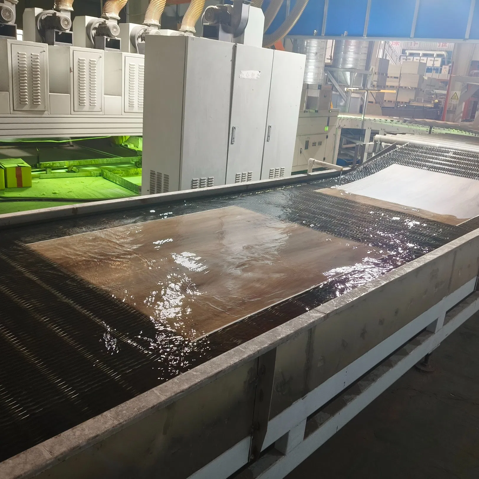 Shandong Luxury Vinyl Impact Resistance Waterproof Construction Decoration Wood Plastic Fishbone Sterling Vinyl Environmental Protection Piso Spc Plank Flooring